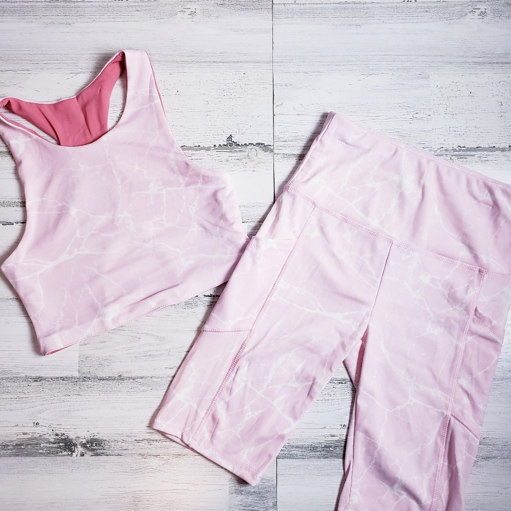 New Sports bra tank and matching biker shorts pink and white summer yoga set